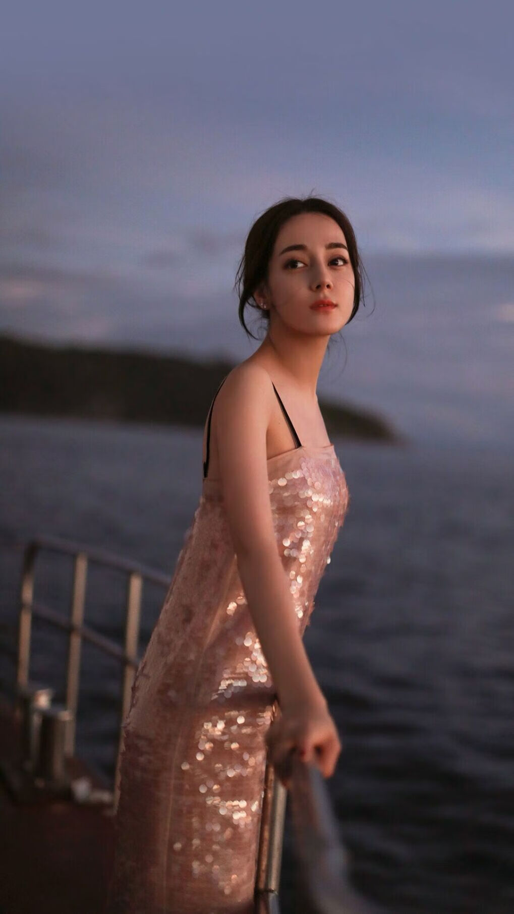 乐鱼体育下载app官网-关键比赛前夜球队集体观影放松心情增强队内凝聚力，12支球队观看比赛锦标赛的热度